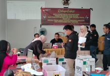 Bawaslu Lakukan Monitoring Penghitungan Perolehan Suara PSU Kota Palopo FOTO: Bawaslu Sulsel dan Kota Palopo saat melakukan monitoring kegiatan perhitungan perolehan suara dari PSU.