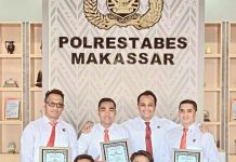 Ungkap Sindikat Jaringan Narkotika Internasional, 23 Personil Polrestabes Makassar dapat Penghargaan, Konsorsium Pemuda Sulsel: Modal Sekolah Perwira FOTO: Para anggota personil Polrestabes Makassar yang menerima penghargaan dari Kapolrestabes Makassar dalam pengungkapan sindikat jaringan narkotika internasional. (Istimewa)