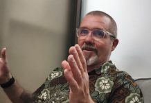 Unhas Gelar Kuliah Tamu, Hadirkan Penulis Buku “Politik Jatah Preman” FOTO: Ian Douglas Wilson, Peneliti dan Penulis buku " Politik Jatah Preman. (Properti Ammang)