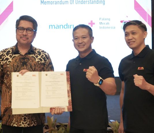 Kerja Sama Fakultas Vokasi Unhas dan IMA Chapter Makassar, Prof. Restu: Marketing adalah Kompetensi Penting FOTO: MoU ditandatangani oleh Presiden IMA Chapter Makassar (Ricky Theodores) dan Dekan Fakultas Vokasi Unhas Prof. Dr. Ir. Muh. Restu, MP.