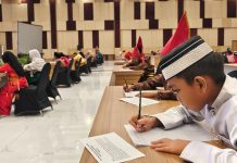 Hotel Unhas Gelar Lomba Menulis Aksara Lontarak, Wujud Dukungan Pelestarian Budaya dan Bahasa FOTO: 40 peserta dari tingkat SD, SMP, dan SMA yang berasal dari Makassar, Gowa, Maros, dan Parepare mengikuti lomba Aksara Lontarak di Unhas Hotel.