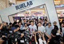 Menko Insfratruktur Hadiri Pameran UMKM di Cibubur Sambut 80 Kemerdekaan Indonesia FOTO: Menteri Koordinator Infrastruktur dan Pembangunan Wilayah Indonesia, Agus Harimurti Yudhoyono saat memberikan keterangan persnya usai menghadiri pameran UMKM di Trans Studio Mall, Cibubur, Jakarta Timur. Sabtu (32/5)