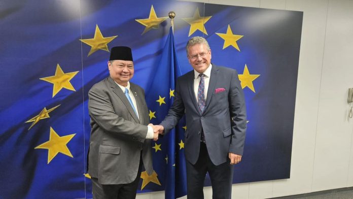 FB_IMG_1749399580012 FOTO: Menteri Koordinator Bidang Perekonomian Airlangga Hartarto saat kunjungan kerjanya di Brussels, Belgia. (Properti via akun facebook Airlangga Hartarto)