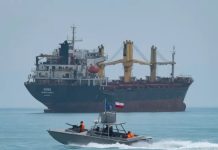 Iran Bakal Tutup Selat Hormuz: Seperlima Minyak Mentah Dunia Lewat Jalur Tersebut FOTO: Salah satu kapal tangker pengangkut saat melintas Selat Hormuz yang berada diantara Iran dan Oman. (Properti via BBC)