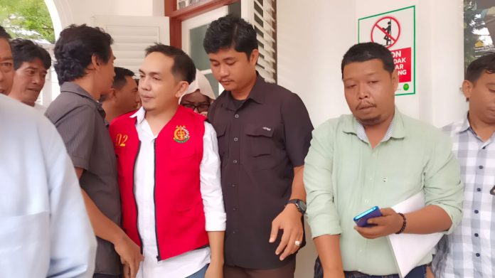 IMG-20250603-WA0293 FOTO: Mustadir Dg Sila, Direktur CV. Fenny Frans saat hadir di ruang sidang Mudjono, Selasa (3/6/2025).