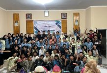 Di Tengah Kesulitan Warga Desa Julumate’ne, Mahasiswa Fakultas Ushuluddin UIN Alauddin Makassar Hadir FOTO: Himpunan Mahasiswa program studi Ilmu Hadis, Fakultas Ushuluddin dan Filsafat, Universitas Islam Negeri (UIN) Alauddin Makassar, menggelar kegiatan Abdi Desa di Desa Julumate'ne, Kecamatan Bontolempangan, Kabupaten Gowa, Sulawesi Selatan.