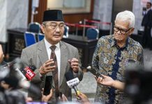 Jimly Asshiddiqie Beberkan Enam Alasan Konstitusional yang Bisa Menjadi Dasar Pemakzulan Wapres FOTO: Jimly Asshiddiqie saat ditemui awak media saat masih menjabat sebagai Ketua Mahkamah Konstitusi (Properti: Milik MIFTAHUL HAYAT/JAWA POS)