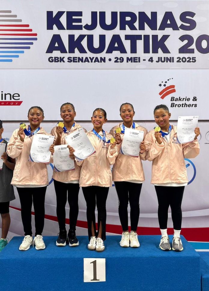 IMG-20250608-WA0283 FOTO: Atlit Akuatik Makassar saat menyabet juara 1 di Kejuaraan Nasional Akuatik Indonesia 2025 yang digelar di Stadion Akuatik Gelora Bung Karno, Senayan, Jakarta. (Istimewa)