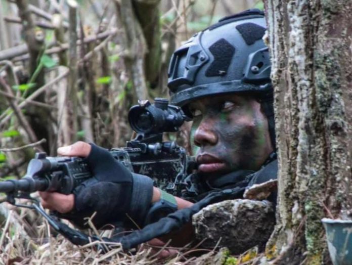 IMG-20250609-WA0000 FOTO: Salah satu prajurit Yonif 330 Kostrad meningkatkan kemampuan tempur dan kesiapsiagaan prajurit, Batalyon Infanteri 330/Tri Dharma Kostrad menggelar Latihan Taktis Tingkat Unit Gunung Hutan di kawasan Kamojang, Garut. Senin (26/5/2025).