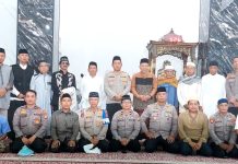 Wakapolrestabes Makassar Shalat Subuh di Mesjid Jami Tamangapa FOTO: Wakapolrestabes Makassar AKBP Andi Erma Suryono, SIK, SH, MM didampingi sejumlah Pejabat Utama (PJU) Polrestabes dan Jajaran Polsek Manggala, mengatakan itu di depan jamaah Mesjid Jami Kelurahan Tamangapa Kecamatan Manggala Makassar, Kamis 12 Juni 2025.