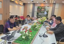 Unhas Akan Jadi Tuan Rumah Pertemuan 30 Rektor Jepang dan 42 Rektor PTN Indonesia FOTO: Rapat persiapan Joint Working Group (JWG) ke-6 Jepang-Indonesia dan Konferensi Rektor-rektor Indonesia dan Jepang ke-6. (Properti Humas Unhas)