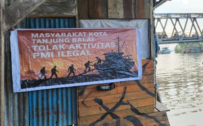 IMG-20250617-WA0177 FOTO: Warga Kota Tanjung Balai menolak aktivitas Pekerja Migran Indonesia (PMI) ilegal di wilayah mereka.