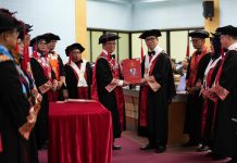 Ini Pidato Penerimaan Empat Guru Besar Baru Rumpun Ilmu Sosial Unhas FOTO: Rapat Paripurna Senat Akademik terbatas pada Selasa (17/06), empat guru besar Unhas menyampaikan pidato ilmiah, sesuai bidang ilmu dan kepakaran. (Properti Humas Unhas)