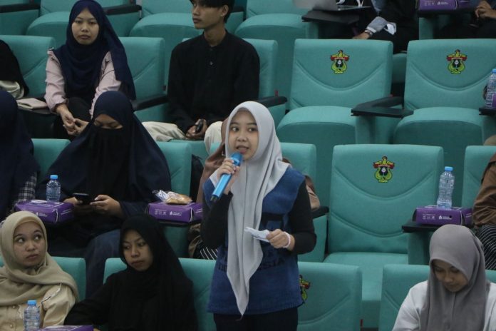 IMG-20250617-WA0301 FOTO: Salah satu mahasiswa Universitas Hasanuddin saat mengikuti Science Hackathon Innovation Festival 2025 Goes to Campus pada Selasa, 17 Juni 2025. (Properti Humas Unhas)