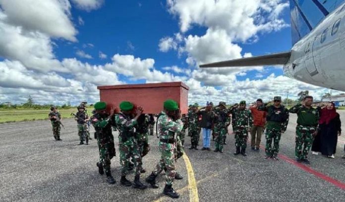 IMG-20250617-WA0334 FOTO:Pusat Penerangan (Puspen) TNI menyampaikan bela sungkawa atas gugurnya Serka SM, prajurit yang gugur setelah diserang Organisasi Papua Merdeka (OPM) di Jembatan Kali Biru, Distrik Dekai, Kabupaten Yahukimo, Papua Pegunungan, Senin (16/6) WIT. (Foto: Dok. Puspen TNI)