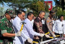Pemuda Justicia Tantang Kakanwil dan Kalapas Bulukumba Usut Tegas Peredaran Narkoba di Lapas FOTO: Kepala Kantor Direktorat Jenderal Pemasyarakatan (Ditjenpas) Sulawesi Selatan, Rudy Fernando Sianturi bersama dengan seluruh Ka.UPT Pemasyarakatan mendeklarasikan komitmen untuk menciptakan Lapas, Rutan dan LPKA bebas dari peredaran Narkoba dan telepon genggam ilegal. Kamis, (5/6/2025)