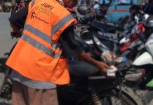 Tak Punya Tukang Parkir, 203 Minimarket disegel Pemkot Surabaya FOTO: Ilustrasi tukang parkir (istimewa)