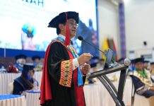 Rektor Unhas Bawakan Orasi Ilmiah pada Milad ke-62 Universitas Muhammadiyah Makassar FOTO: Rektor Universitas Hasanuddin, Prof. Dr. Ir. Jamaluddin Jompa, M.Sc., menyampaikan orasi ilmiah pada puncak peringatan Milad ke-62 Universitas Muhammadiyah (Unismuh) Makassar di Balai Sidang Muktamar, Kampus Unismuh, Kamis (19/06).
