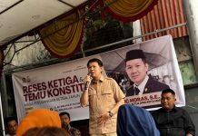 Serap Aspirasi Warga, Eric Horas Sesalkan Lurah Lajangiru Absen FOTO: Wakil Ketua DPRD Makassar, Eric Horas melaksanakan reses perdananya untuk reses ketiga masa persidangan ketiga tahun sidang 2024-2025 di dua titik sekaligus pada Kamis (19/6/2025).