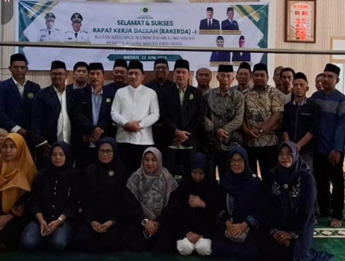 IMG-20250622-WA0234 FOTO: Pimpinan Daerah Ikatan Keluarga Alumni Badan Komunikasi Pemuda Remaja Masjid Indonesia (IKA-BKPRMI) Kota Medan sukses menggelar Rapat Kerja Daerah yang berlangsung di Mushola Al Bilal Kecamatan Medan Petisah pada Ahad, 22 Juni 2025.