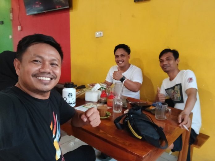 IMG-20250625-WA0479 FOTO: Sulbianto dan aktivis muda asal Pulau Jampea, Kepulauan Selayar, Sulawesi Selatan