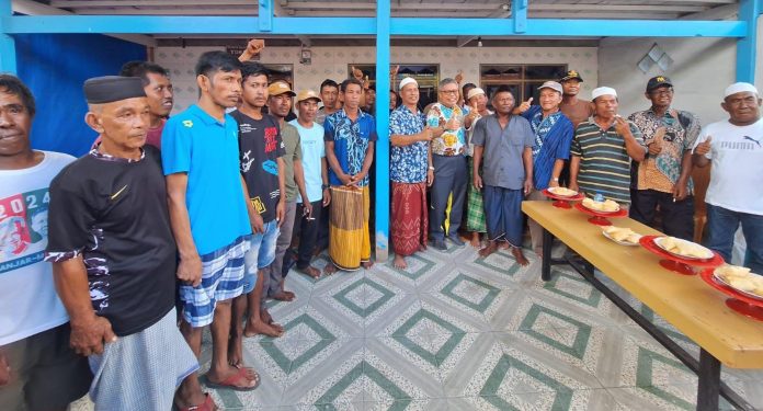 IMG-20250629-WA0093 FOTO: Anggota Komisi II Dewan Perwakilan Rakyat Republik Indonesia (DPR RI) Fraksi Partai Golkar, Taufan Pawe, terus menyapa dan berinteraksi dengan masyarakat yang ada di sejumlah Wilayah di Daerah Pemilihan Sulsel 2, salah satunya dengan Mengunjungi beberapa Pulau yang ada di Kabupaten Pangkajene dan Kepulauan (Pangkep)