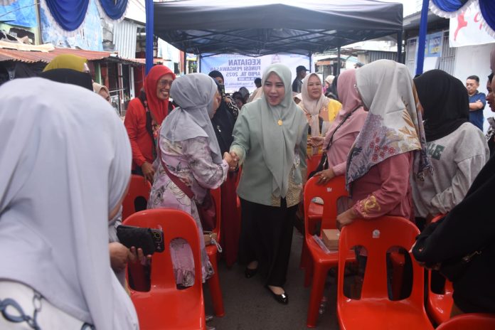 IMG-20250629-WA0163 FOTO: Anggota DPRD Sulsel, Fatma Wahyudin saat menggelar kegiatan Fungsi Pengawasan APBD tahun anggaran 2025. Bertempat di Jalan Sibula Dalam Nomor 96, Kelurahan Layang, Kecamatan Bontoala, pada Minggu (29/6/2025).