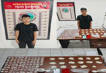 Ditresnarkoba Polda Sulsel Gelar Operasi Antik Lipu 2025, 432 orang Pelaku Pengedar Narkotika Ditangkap FOTO: Salah satu warga yang diamankan pihak Ditresnarkoba Polda Sulsel beserta barang bukti saat digelar "Operasi Antik Lipu 2025".