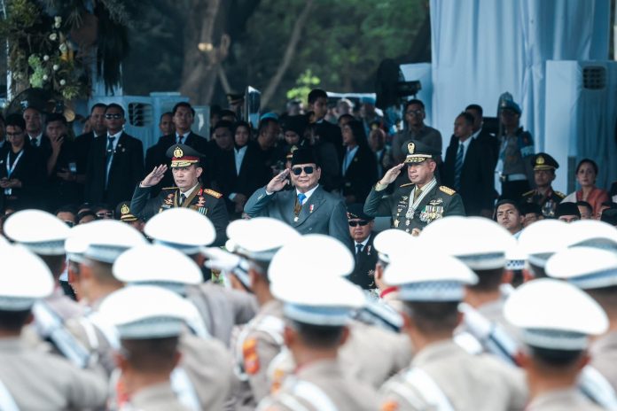 FB_IMG_1751381517666 FOTO: Presiden Prabowo Subianto saat menghadiri peringatan Hari Bhayangkara di kawasan Monas, Jakarta Pusat, Selasa (1/7). (Properti via Facebook)