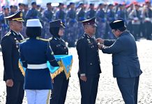 Tujuh Kesatuan di Lingkungan Kepolisian Terima Penganugerahan Tanda Kehormatan Nugraha Sakanti dari Presiden Prabowo FOTO: Presiden Prabowo Subianto menganugerahkan Tanda Kehormatan kepada jajaran Kepolisian Negara Republik Indonesia dalam Upacara Peringatan ke-79 Hari Bhayangkara yang digelar di Monumen Nasional (Monas), Jakarta, pada Selasa, 1 Juli 2025. (Properti BPMI Setpres)
