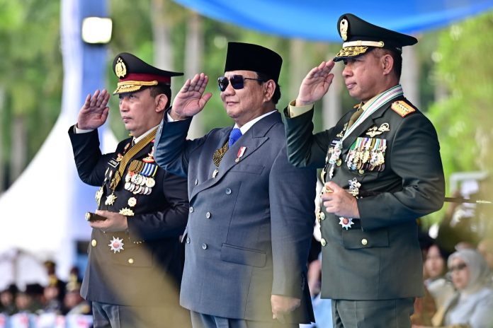 FB_IMG_1751384255701 FOTO: Presiden Prabowo saat menghadiri Hari Bhayangkara ke-79 Tahun di Monumen Nasional (Monas), Jakarta, pada Selasa, 1 Juli 2025. (Properti BPMI Setpres)