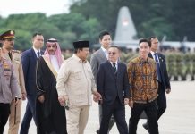 Kembali ke Tanah Air Pertengahan Juli, Presiden Prabowo Panggil Wapres dan Dasco di Halim Perdanakusuma FOTO: Presiden Prabowo Subianto saat akan melakukan kunjungan kerjanya ke luar negeri didampingi Wapres Gibran Rakabuming Raka dan Wakil Ketua DPR RI Sufmi Dasco Ahmad di Lanud Halim Perdanakusuma, Jakarta Timur, Selasa (1/7/2025). (Properti via Facebook)