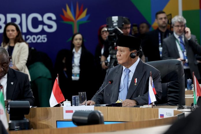 FB_IMG_1751882327675 FOTO: Presiden Prabowo Subianto menghadiri Konferensi Tingkat Tinggi (KTT) BRICS ke-17 yang dipimpin oleh Presiden Republik Federasi Brasil di Museum of Modern Art, Rio de Janeiro, Brasil, 6 Juli 2025. (Properti via Facebook Presiden Prabowo Subianto)