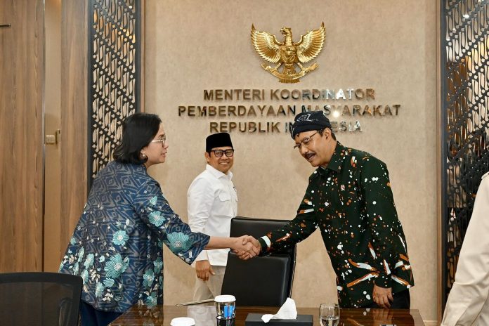 FB_IMG_1751990254662 FOTO: Menteri Keuangan (Menkeu) Sri Mulyani Indrawati menghadiri rapat koordinasi tingkat Menteri yang dipimpin Menteri Koordinator (Menko) Bidang Pemberdayaan Masyarakat, Muhaimin Iskandar, Selasa (8/7). (Properti via Facebook)