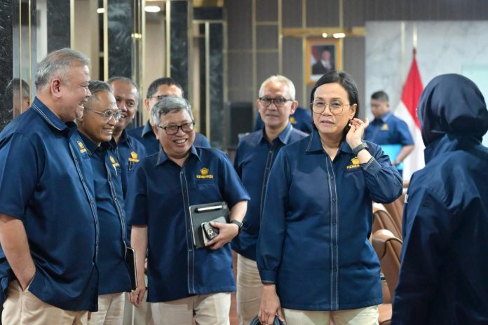 FB_IMG_1752072316396 FOTO: Menteri Keuangan Sri Mulyani Indrawati menerima Wakil Menteri (Wamen) BUMN Kartika Wirjoatmodjo bersama timnya di kantor BPPK Kementerian Keuangan (Kemenkeu).