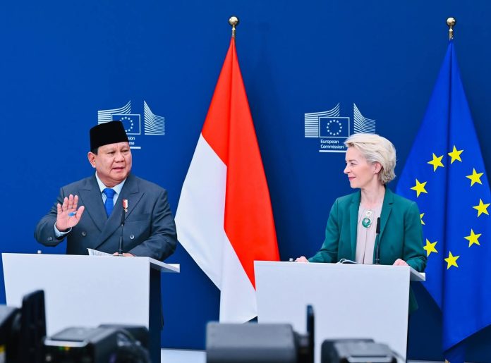 FB_IMG_1752419864616 FOTO: Presiden Prabowo Subianto melakukan pertemuan dengan Presiden Komisi Eropa, Ursula von der Leyen, di kantor pusat Uni Eropa, Brussel, Belgia, pada Minggu, 13 Juli 2025.. (Properti Sesuai)