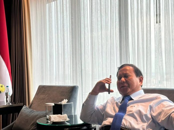 FB_IMG_1752812100804 FOTO: Presiden Prabowo Subianto kembali menerima sambungan telepon dari Presiden Amerika Serikat Donald Trump, pada Selasa malam, 15 Juli 2025, saat masih berada di Eropa. (Properti via Facebook)