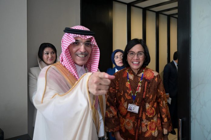 FB_IMG_1752812141139 FOTO: Menteri Keuangan (Menkeu) Republik Indonesia, Sri Mulyani Indrawati melakukan pertemuan dengan Menkeu Kerajaan Arab Saudi, Mohammed Al-Jadaan. (Properti via Facebook Sri Mulyani)