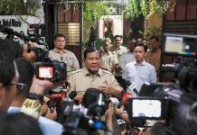 Jokowi Apresiasi Keberhasilan Presiden Prabowo di IEU-CEPA dan Menurunkan Tarif Ekspor ke AS FOTO: Presiden Prabowo usai bersilaturahmi di kediaman pribadi Presiden RI ke 7 Joko Widodo (Jokowi) di Sumber, Kota Surakarta, Minggu (20/7/2025). (Properti via Facebook Prabowo Subianto)