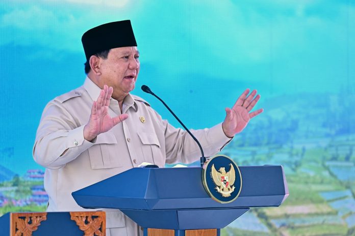 FB_IMG_1753152028023 FOTO: Presiden Republik Indonesia Prabowo Subianto dalam acara peluncuran Koperasi Desa Merah Putih Merah Putih di Desa Bentangan, Kecamatan Wonosari, Klaten, Jawa Tengah, Senin (21/7/2025). (Properti Sekneg)
