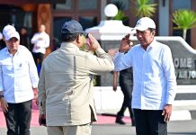Dua Hari di Jateng, Presiden Prabowo Kembali ke Jakarta FOTO: Presiden ke-7 RI Joko Widodo turut hadir secara langsung di Pangkalan TNI AU Adi Soemarmo untuk melepas keberangkatan Presiden Prabowo ke Jakarta.