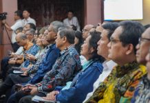 Menko Perekonomian Airlangga Sosialisasi Tarif Resiprokal dan Kesepakatan Dagang Antara RI – AS di Hadapan 20 Eksportir FOTO: Berbagai organisasi dan asosiasi pengusaha, serta Top 20 Eksportir mengikuti sosialisasi penerapan Tarif Resiprokal dan kesepakatan dagang antara Indonesia dan Amerika Serikat di Kantor Kemenko Perekonomian. (Properti via Facebook Airlangga Hartarto)