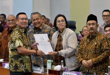 Rapat Banggar RUU APBN 2026 Usai, Menkeu Sri Sampaikan Terimakasih FOTO: Menteri Keuangan Sri Mulyani usai mengikuti rapat badan anggaran di gedung DPR RI, Jakarta. Selasa (22/7)