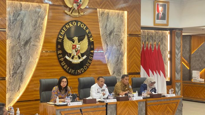 FB_IMG_1753185544322 FOTO: Deputi Bidang Koordinasi Politik Dalam Negeri Kemenko Polkam, Mayjen TNI Heri Wiranto, di Kantor Kemenko Polkam, Jakarta, Senin (21/7/2025).