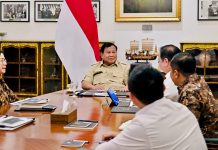 Hingga Malam Hari, Presiden Prabowo Masih Pimpinan Rapat dengan Jajaran Menteri Bidang Perekonomian FOTO: Presiden Prabowo Subianto rapat bersama Menteri Koordinator Bidang Perekonomian Airlangga Hartarto