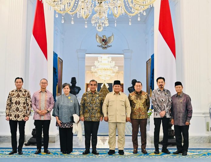 FB_IMG_1753286389754 FOTO: Presiden Prabowo Subianto menerima pimpinan MPR di Istana Merdeka, Jakarta, pada Rabu, 23 Juli 2025. (Foto: BPMI Setpres)