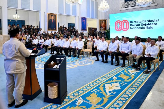 FB_IMG_1753286449373 FOTO: Presiden Prabowo Subianto secara resmi meluncurkan logo dan tema Hari Ulang Tahun (HUT) ke-80 Kemerdekaan Republik Indonesia, pada Rabu, 23 Juli 2025. (Foto: BPMI Setpres)