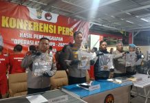 29 Kasus Narkotika Terungkap Dalam Operasi Antik Lipu 2025 Polres Gowa Foto : Kapolres Gowa AKBP Muh. Aldy Sulaiman, SIK., MSi. memperlihatkan barang bukti hasil tangkapan pada Operasi Antik Lipu 2025 di halaman Mapolres Gowa, Senin (30/6).