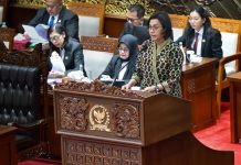Menkeu, Gubernur BI Raker Bersama Banggar DPR Bahas Laporan Semester I APBN 2025 FOTO: Menteri Keuangan Sri Mulyani, saat menghadiri rapat kerja dengan Badan Anggaran DPR RI, Selasa 1 Juli 2025.