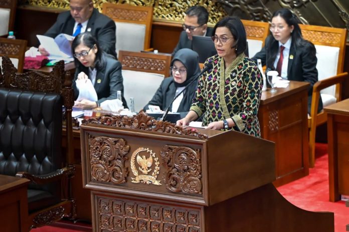 IMG-20250702-WA0270 FOTO: Menteri Keuangan Sri Mulyani, saat menghadiri rapat kerja dengan Badan Anggaran DPR RI, Selasa 1 Juli 2025.
